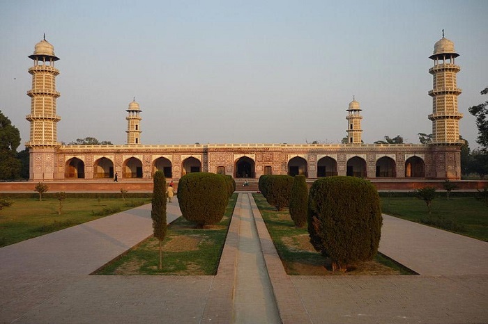 Tomb Of Jahangir in Lahore